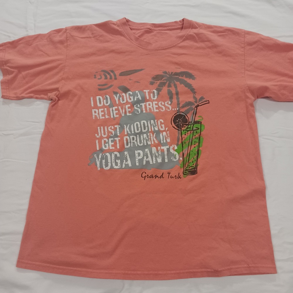 Pirana Joe Grand Turk Yoga Humor Graphic T Shirt Light Orange Mens Med Tee Vtg
